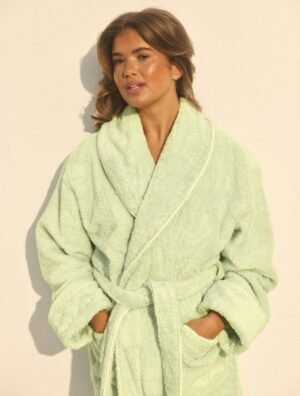 صورة واتساب بتاريخ 2025-12-03 في 08.45.56_a4e18c46 Classic Comfort Robe in green
